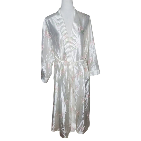 Intimate Moments Plus Size Feminine & Soft Lightweight Robe - Picture 2 of 8